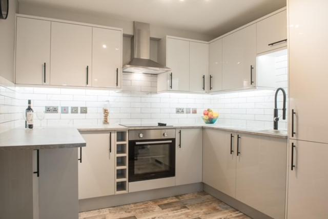 Finchley Contemporary 2 Bed Apartment + Parking Hendon Bagian luar foto