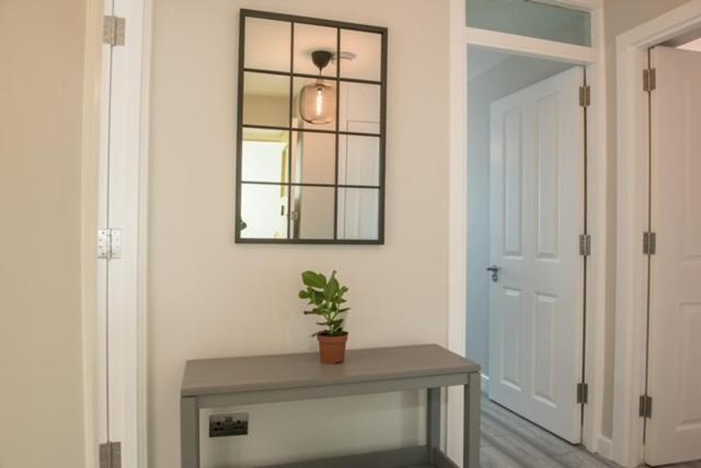 Finchley Contemporary 2 Bed Apartment + Parking Hendon Bagian luar foto