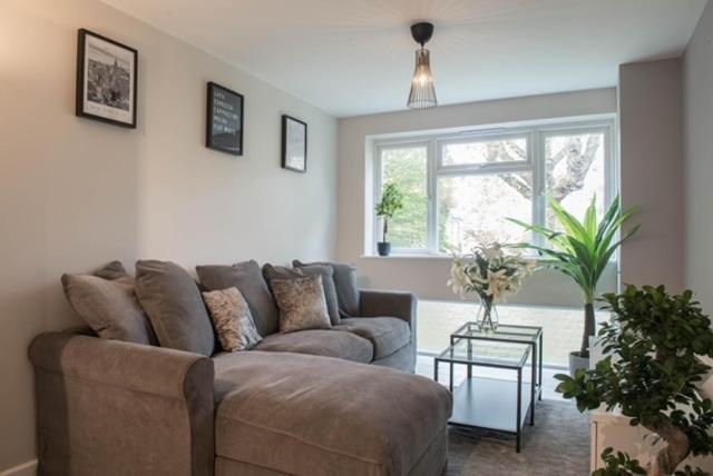 Finchley Contemporary 2 Bed Apartment + Parking Hendon Bagian luar foto