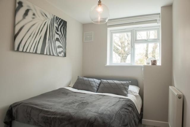 Finchley Contemporary 2 Bed Apartment + Parking Hendon Bagian luar foto